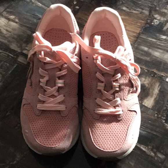 vionic tennis shoes